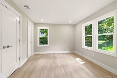 128 Bay Avenue, Huntington, NY 11743 - Photo 21