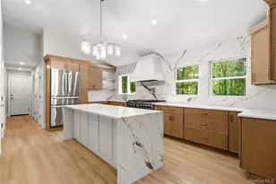 128 Bay Ave, Huntington, NY 11743 - Photo 15