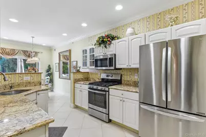 107 Kettles Lane, Medford, NY 11763 - Photo 13