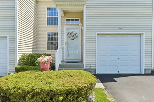 107 Kettles Ln, Medford, NY 11763 - Photo 3