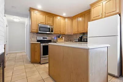 64 Bridle Lane, Hicksville, NY 11801 - Photo 9