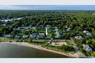 7 Laura Lee Drive, Center Moriches, NY 11934 - Photo 15