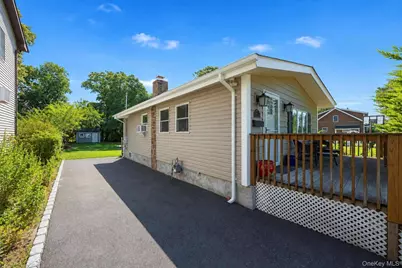 65 Hawthorne Avenue, West Babylon, NY 11704 - Photo 5