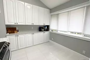 95 Irving Ave, Freeport, NY 11520 - Photo 15