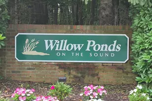 2501 Willow Pond Dr, Riverhead, NY 11901 - Photo 19