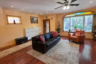 63-28 82nd Pl, Middle Village, NY 11379 - Photo 3