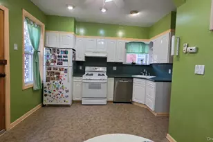63-28 82nd Pl, Middle Village, NY 11379 - Photo 5