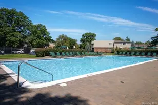 85 Westwood Dr, Westbury, NY 11590 - Photo 3