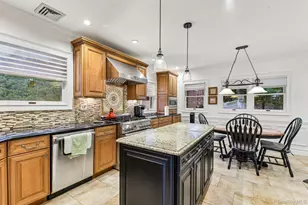 110 William St, East Williston, NY 11596 - Photo 11