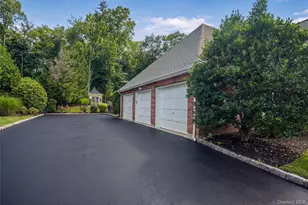 589 Caledonia Rd, Dix Hills, NY 11746 - Photo 43