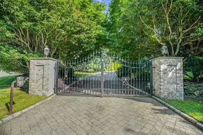 589 Caledonia Road, Dix Hills, NY 11746 - Photo 3