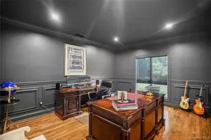 589 Caledonia Rd, Dix Hills, NY 11746 - Photo 15