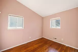 29 Penn Dr, Smithtown, NY 11787 - Photo 13