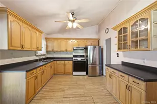 29 Penn Dr, Smithtown, NY 11787 - Photo 5