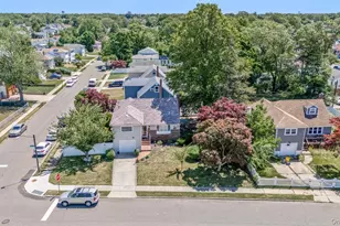15 Ford Dr W, Massapequa, NY 11758 - Photo 3