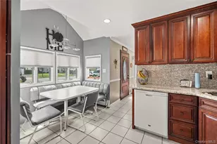 47 Cove Ln, Levittown, NY 11756 - Photo 5