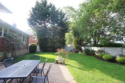 757 Leslie Lane, East Meadow, NY 11554 - Photo 3