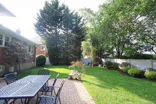 757 Leslie Ln, East Meadow, NY 11554 - Photo 3