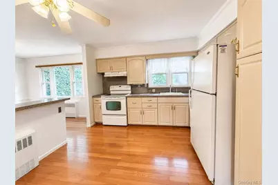 757 Leslie Lane, East Meadow, NY 11554 - Photo 5