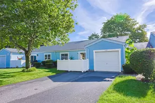 708 W Cabot Ct, Saint James, NY 11780 - Photo 9