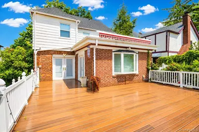17 Piccadilly Downs, Lynbrook, NY 11563 - Photo 31