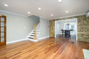 17 Piccadilly Downs, Lynbrook, NY 11563 - Photo 5