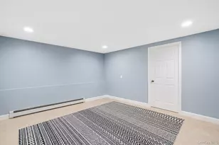 8 Wilson Pl, Lindenhurst, NY 11757 - Photo 19