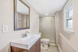8 Wilson Pl, Lindenhurst, NY 11757 - Photo 21