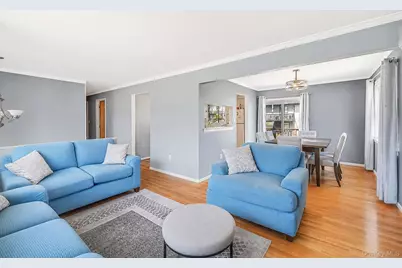8 Wilson Place, Lindenhurst, NY 11757 - Photo 5