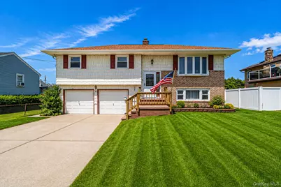 8 Wilson Place, Lindenhurst, NY 11757 - Photo 1