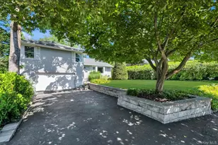 12 Compass Ct, Huntington, NY 11743 - Photo 23