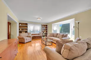 12 Compass Ct, Huntington, NY 11743 - Photo 3