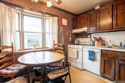 124 Wilfred Boulevard, Hicksville, NY 11801 - Photo 5