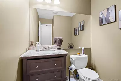 2 Windsor Court, Amityville, NY 11701 - Photo 15