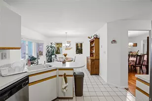 2 Windsor Ct, Amityville, NY 11701 - Photo 9