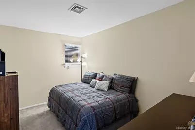 2 Windsor Court, Amityville, NY 11701 - Photo 25