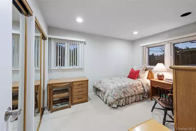 31 Lake Court, Massapequa, NY 11758 - Photo 17