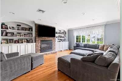 19 Clearwater Lane, West Islip, NY 11795 - Photo 5