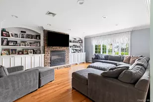 19 Clearwater Ln, West Islip, NY 11795 - Photo 5