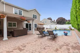 19 Clearwater Ln, West Islip, NY 11795 - Photo 29
