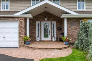 19 Clearwater Ln, West Islip, NY 11795 - Photo 3