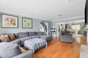 19 Clearwater Ln, West Islip, NY 11795 - Photo 7
