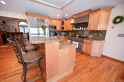 859 Maloon Avenue, Franklin Square, NY 11010 - Photo 5