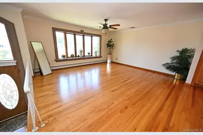 859 Maloon Avenue, Franklin Square, NY 11010 - Photo 9