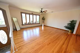 859 Maloon Ave, Franklin Square, NY 11010 - Photo 9