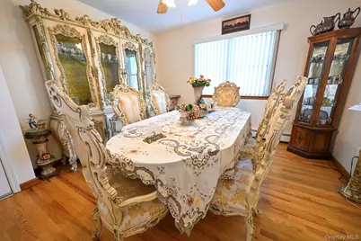 859 Maloon Avenue, Franklin Square, NY 11010 - Photo 23