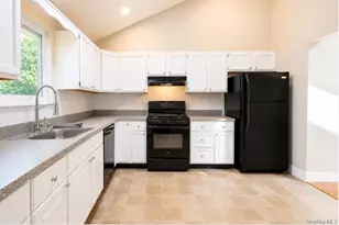 124 Donna Dr, Calverton, NY 11933 - Photo 17