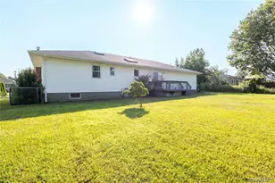 124 Donna Dr, Calverton, NY 11933 - Photo 33
