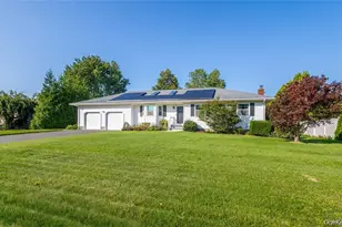 124 Donna Dr, Calverton, NY 11933 - Photo 5