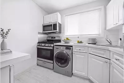 985 Fenwood Drive #3, Valley Stream, NY 11580 - Photo 5